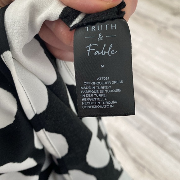 Truth and Fable one shoulder maxi dress size M/NWT/black & white. Side zipper - Picture 14 of 15